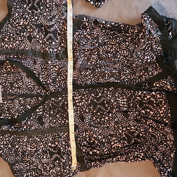 Buffalo Chiffon Top, size Large - Picture 8 of 8